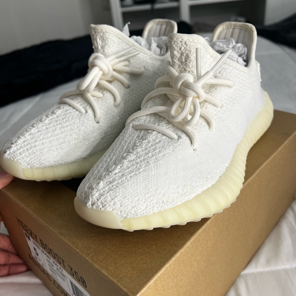adidas Yeezy Boost 350 V2 Cream White Sneakers size 5 men= 6.5 women